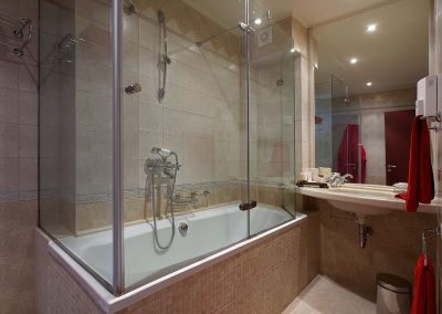 Capitol Room Bathroom